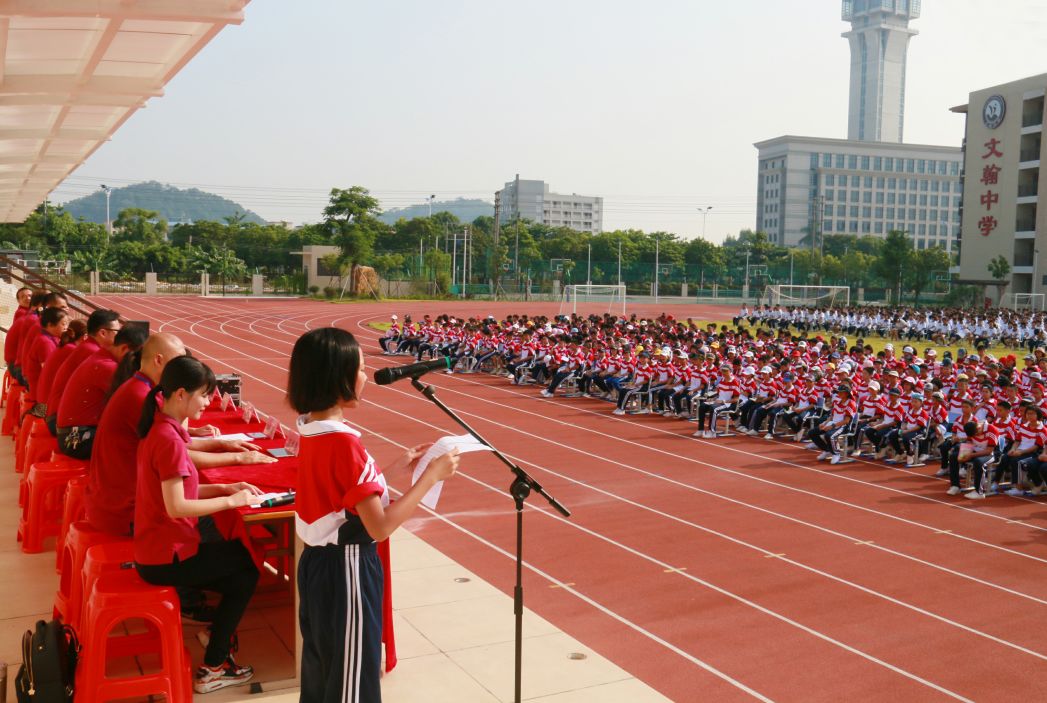 桂城中学的校服别出心裁采用了