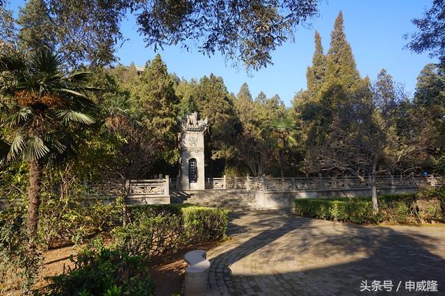 汉武帝茂陵墓前修建起巨大水池台阶直接通往墓顶部