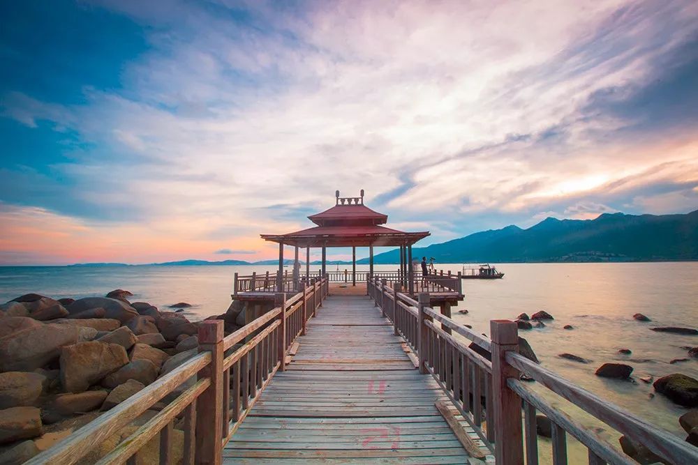 日沉西海红满天 海南风光无限好 欣赏完美丽的风景 中国银行海南省