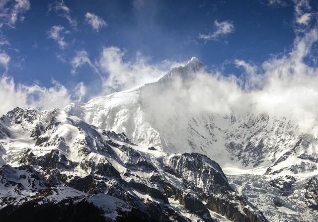 揭秘:梅里雪山灵异事件,世界上唯一没人攀登成功的山峰