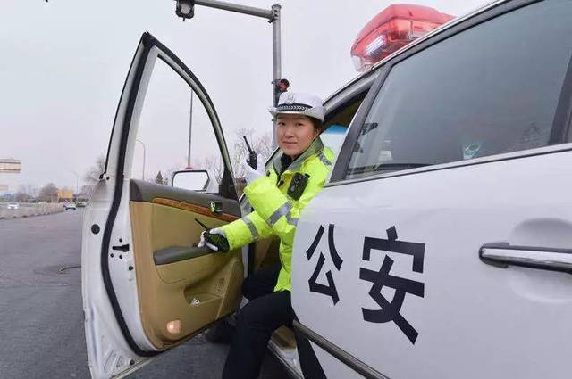 女警跑团邂逅长马,快来看飒爽英姿的她都在票圈里说了啥.