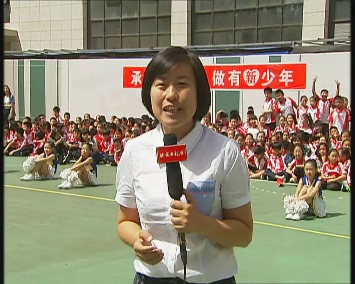 记者:胡知奂 这里是东城区的培新小学,今天在培新小学,来了一位神秘的