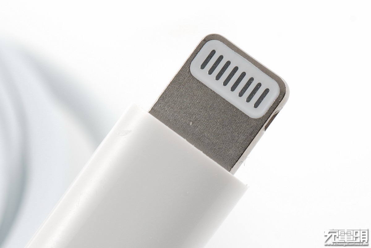 苹果新款usb-c to lightning数据充电线拆解