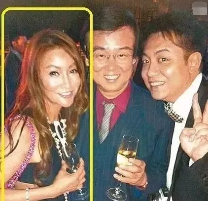 除了李依琳还有陈淑仪,她算是李家诚跟徐子淇在一起之前最后一个女友