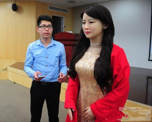 中国第一个美女机器人诞生未来机器人老婆会进入家庭吗