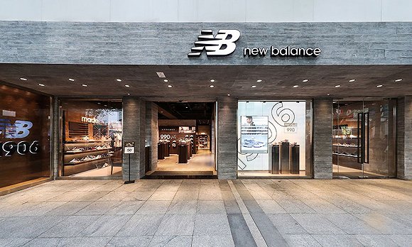 位于广州正佳广场的new balance门店,是当地年轻人流量最高的店铺之