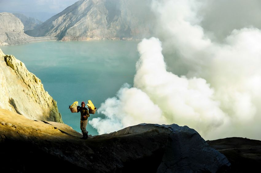 卡瓦伊真火山口仿佛外星球