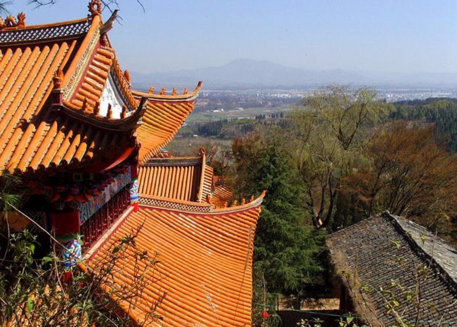 远近皆是郁郁葱葱 虽是仅存的遗迹 @宝华寺 嵩明海潮寺森林公园