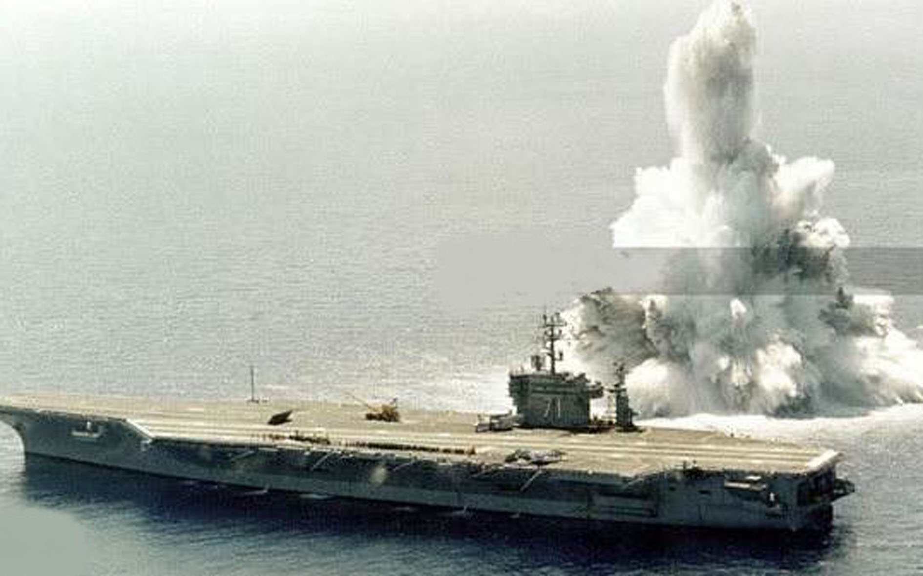 美军新型核航母又被“炸”了一次 现场升起巨大水柱|航母|美国海军_新浪军事_新浪网