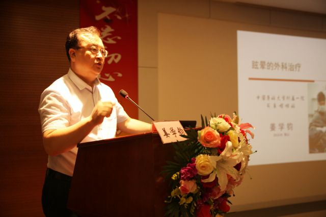 来自长春中医药大学临床医院的汤勇院长做"关于急性前庭综合征的诊治"