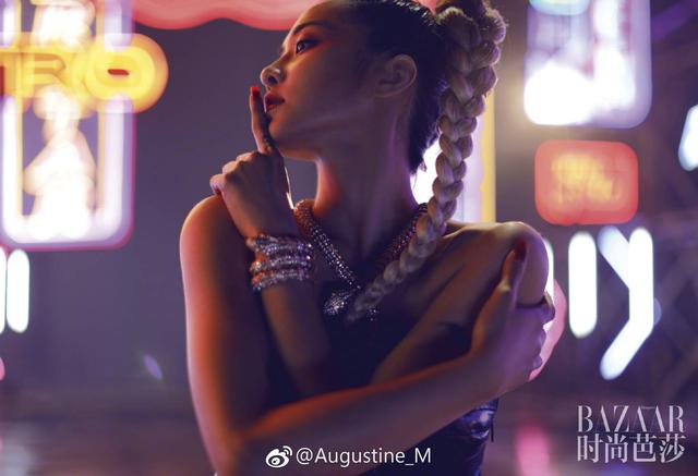 蔡依林首登内地五大封面《时尚芭莎》，网友：依然是性感尤物！