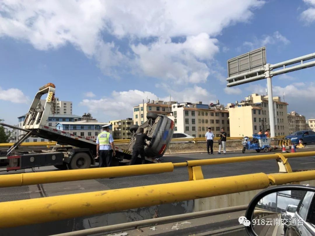 由于是单方交通事故,且无人员伤亡,交警开具了交通事故认定书.