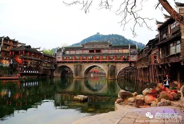 沱江十三座桥,除了雨桥在2014年被大水冲垮之外,就还有十二座桥了.