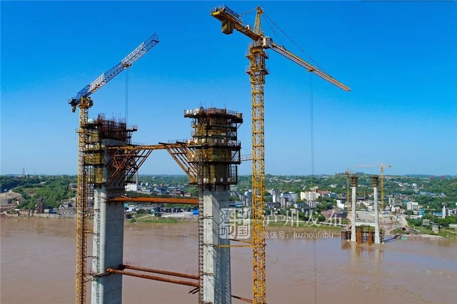 泸州长江二桥已修到110多米高,西岸桥塔7月底"封顶"
