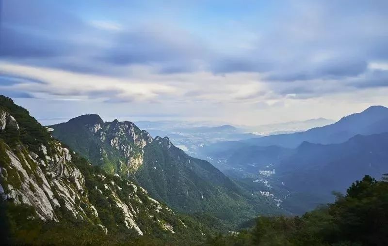 又因初唐诗人王勃诗句 八一大桥 庐山自古命名的山峰便有171座 群峰间