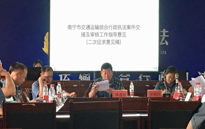 图为杨连庆副支队长详细解读执法案件有关事项