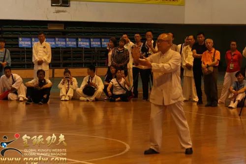 武术名家及吴式太极拳门人演武汉中