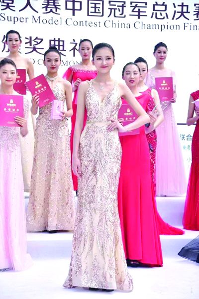 棒19岁安庆小妹夺得2018世界超模中国赛区总决赛冠军