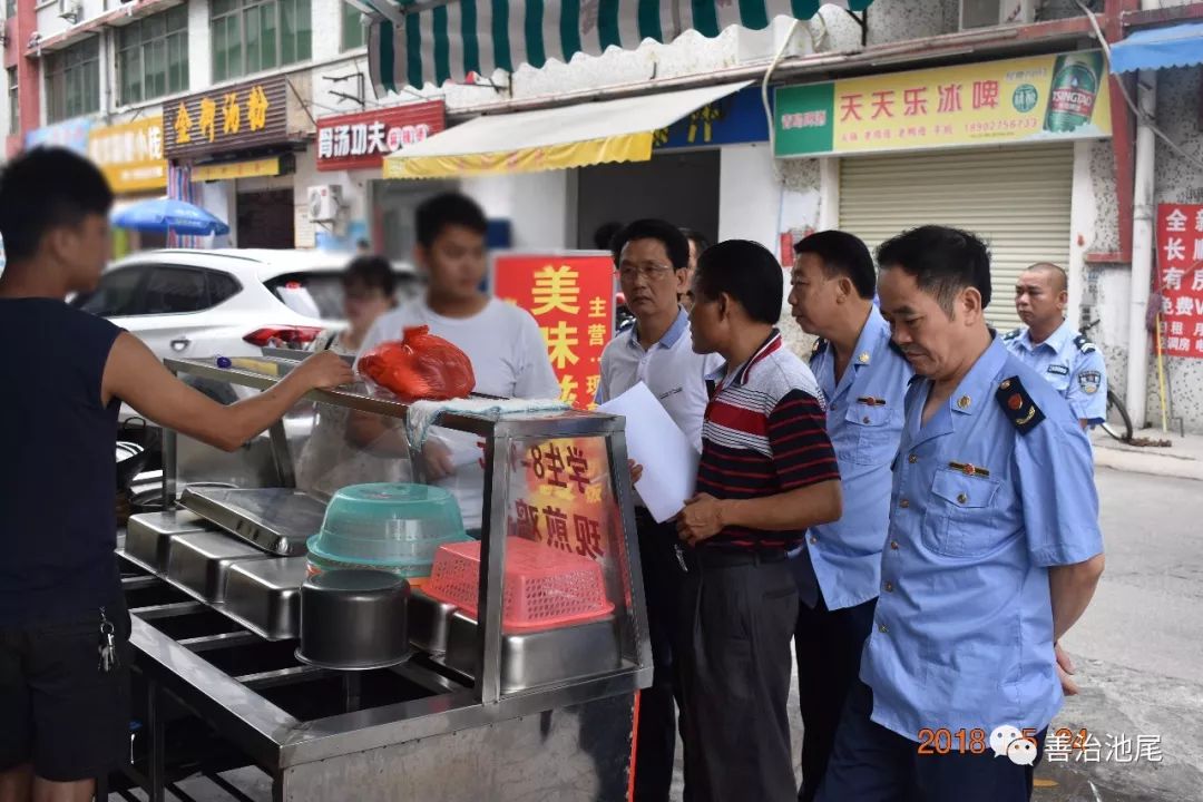 亮证经营,提供卫生,健康的餐饮服务,让广大消费者吃得放心.