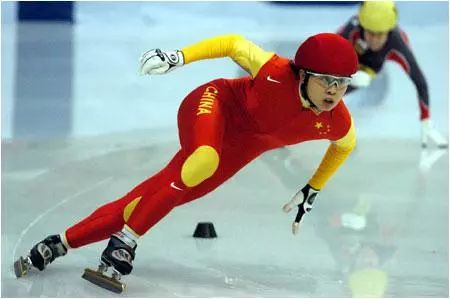 并最终组成国家体育总局"奥运直通计划"速度滑冰国家集训队,备战2022