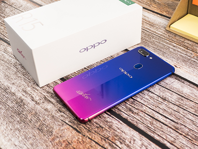 oppor15星云特别版图赏红蓝渐变色撞出新鲜感