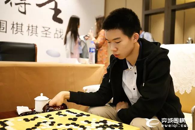 棋圣挑战权战辜梓豪被逆转 上届挑战者连笑卷土重来