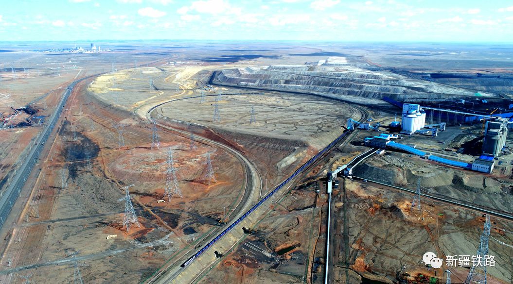 经阜康,小黄山,五彩湾,抵达新疆五大煤田之首的准东煤田,穿越了乌鲁木图片