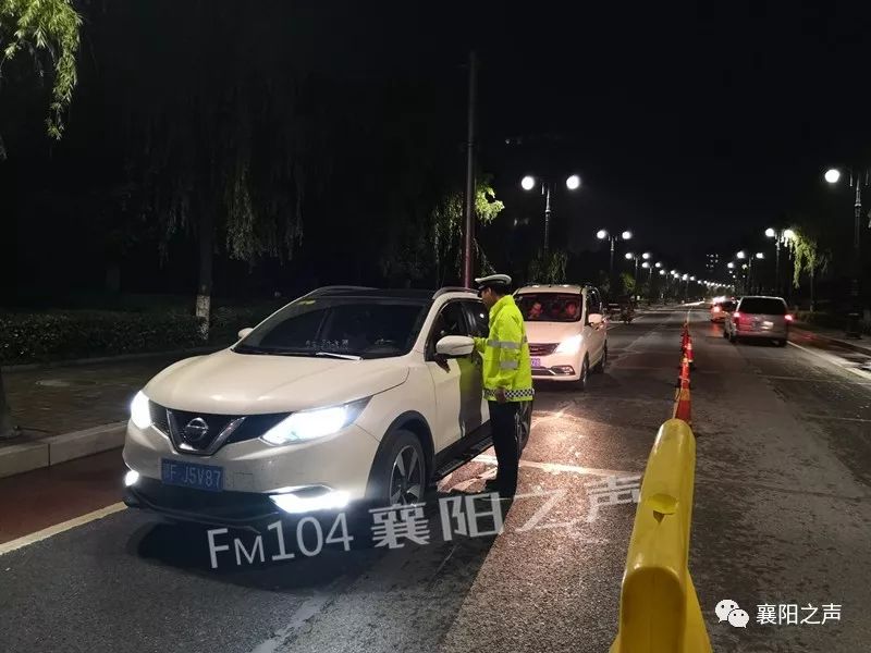 暴雨过后,昨晚襄阳全体交警都在做这件事