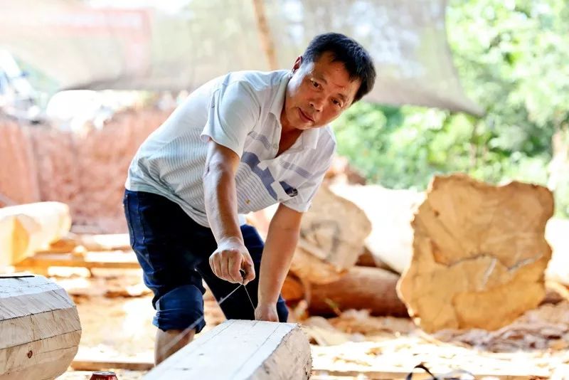 他凭借着闽南传统民居营造技艺陈和永来自翔安内厝的"建造达人"今天