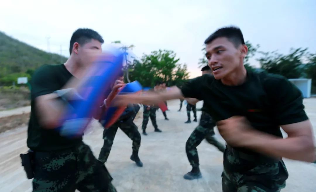 酷暑高温算什么?武警魔鬼极限训练又来啦