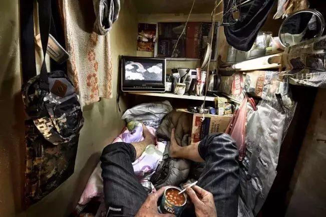 香港八万八千人抢凶宅公屋?申请者:"不怕,我也是死穷鬼"