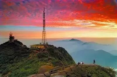 喜欢拍摄的朋友不要错过星空大片 在猫儿山,你可以选择住宿山顶唯一的