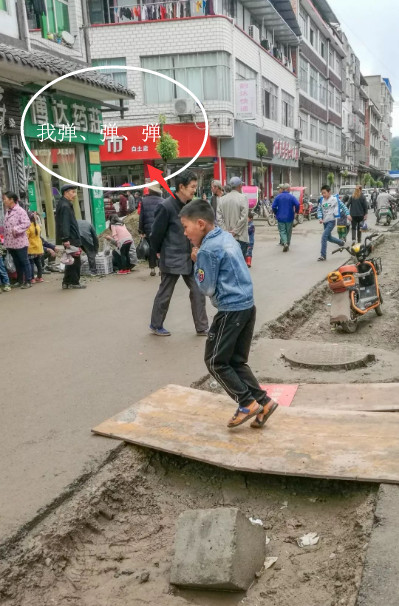 温馨:万州白土镇今天逢赶场,网友记录了精彩瞬间分享给大家