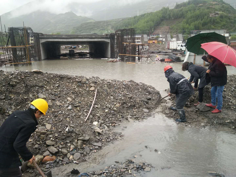 松潘人口_四川松潘发生天然气罐车被撞泄漏事故 无人员伤亡(2)