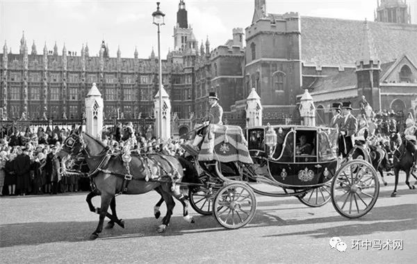 1973年11月:安妮公主和马克·菲利普先生,伦敦