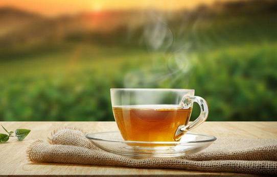 对抗暑热,不妨泡杯热茶,既对身体有保健功效,又能促进汗腺分泌,帮助