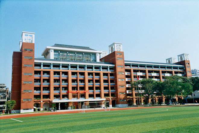 广州市第三中学(简称"三中,由12间中学合并而成,是个典型的"爱吞并