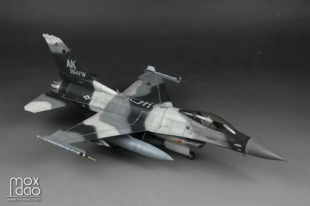 田宫1/48 f-16c 假想敌涂装 | 模型作品