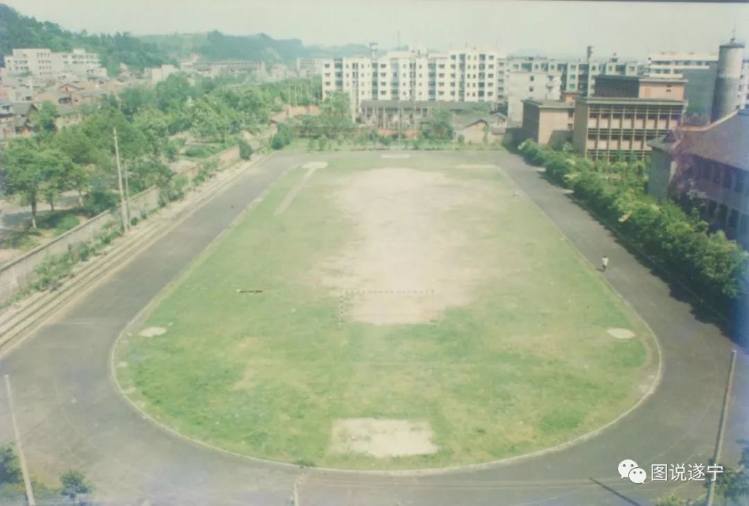 教育 正文  △原四川省农机校校门 今天的四川职业技术学院,已经搬迁