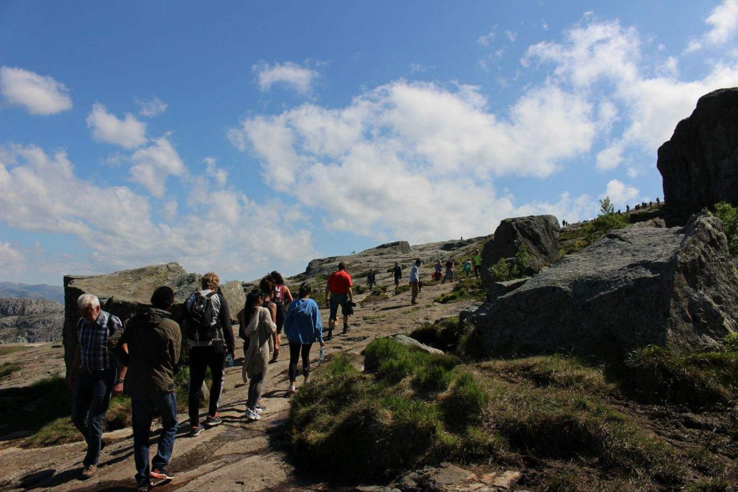 挪威布道石,世界上最危险的悬崖,你敢去吗