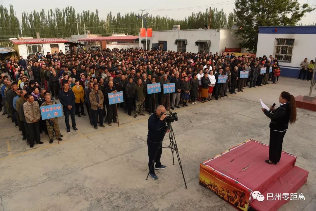 5月28日,在博湖县查干诺尔乡敦都布呼村,州级草根宣讲员阿依加玛丽