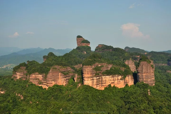 广东韶城,善美之城 粤北山区,依山傍水 名胜古迹数不胜数其中就著名的