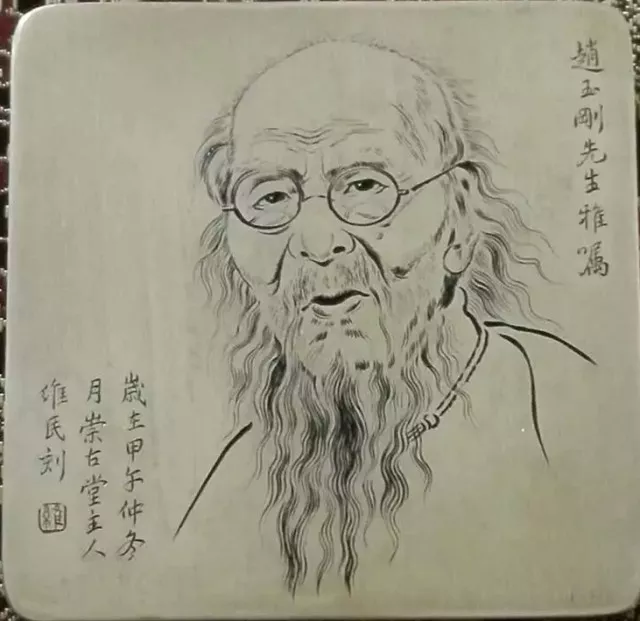 记者看到他一件作品,刻的是画家齐白石的头像,老人的发丝和胡须根根