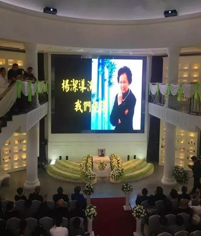 放飞鸽子,杨洁导演在九公山工作人员的协助下正式入驻新家