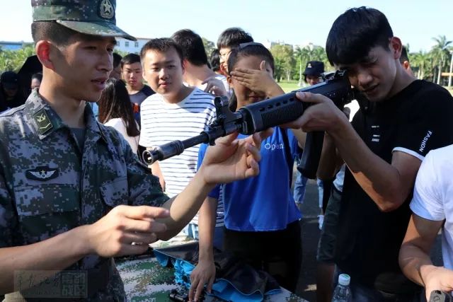 300余名大学生走进南部战区陆军某海防旅