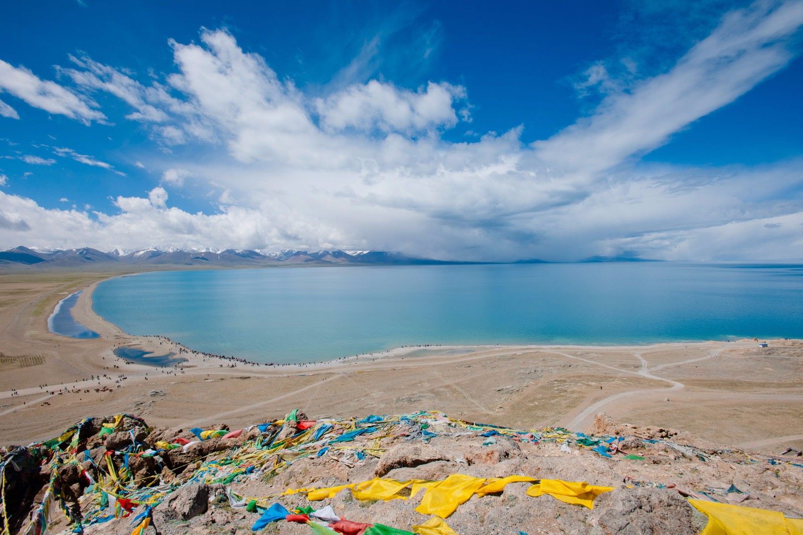 谋朝串位色林措登顶西藏第一咸水湖