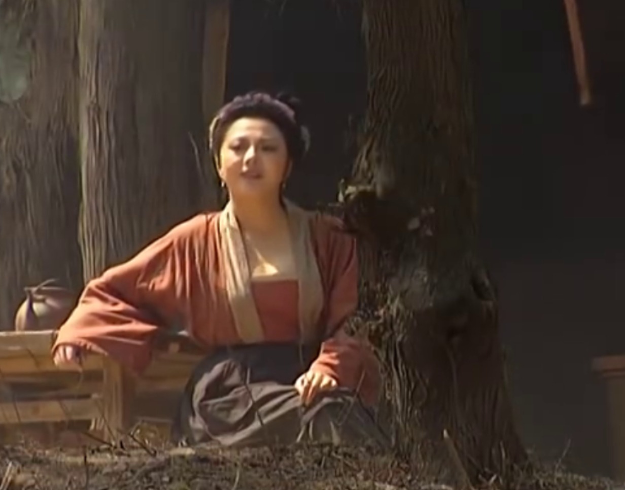 梁丽在老版《水浒传》中饰演孙二娘,她的美泼辣大气