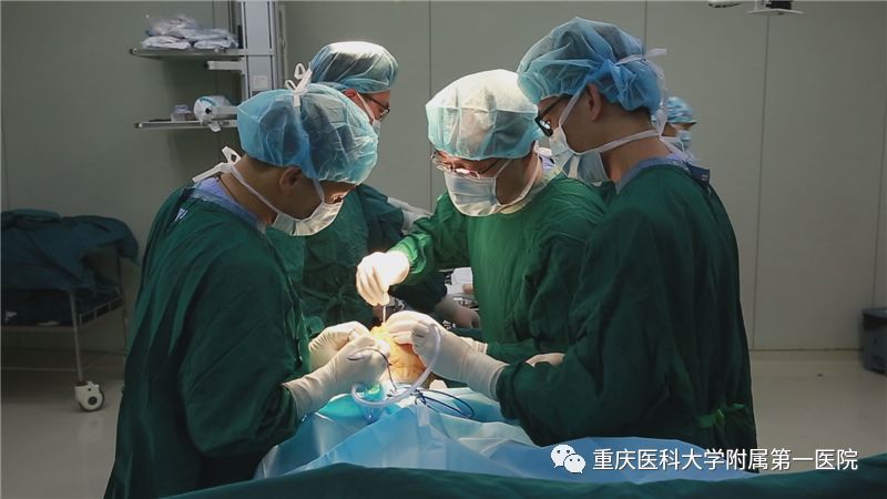 高超技术为患者赢得时间重医附一院骨科教授,手术主刀医生张健介绍