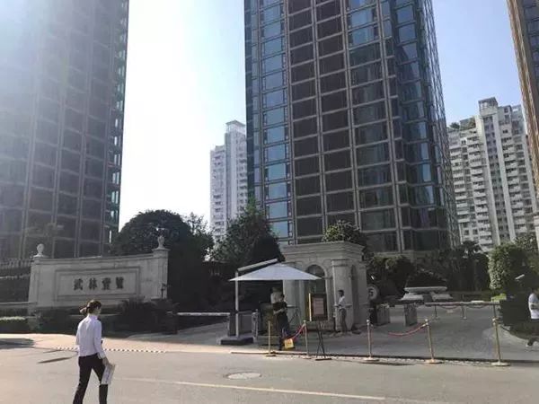 杭州小区人口_杭州下沙七格小区街女(2)