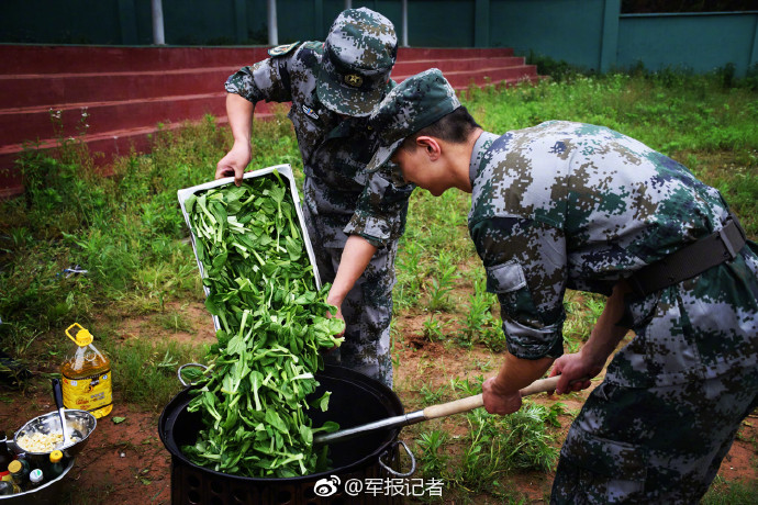 看馋了:部队野外炊事实战化保障做出这么多美味